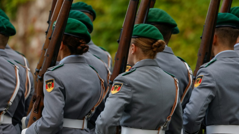 Wehrdienst: Ein Viertel der jungen M&auml;nner und Frauen hat Fragebogen bisher beantwortet