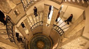 Borsa: Milano chiude in rosso (-2,32%), pesano Inwit, Tim e Ferrari