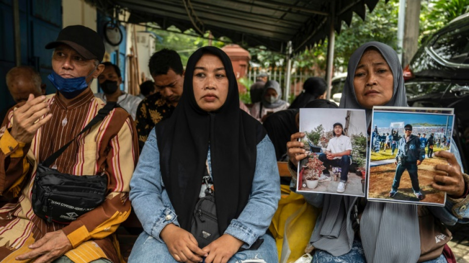 Empieza el juicio por la estampida en estadio de f&uacute;tbol de Indonesia