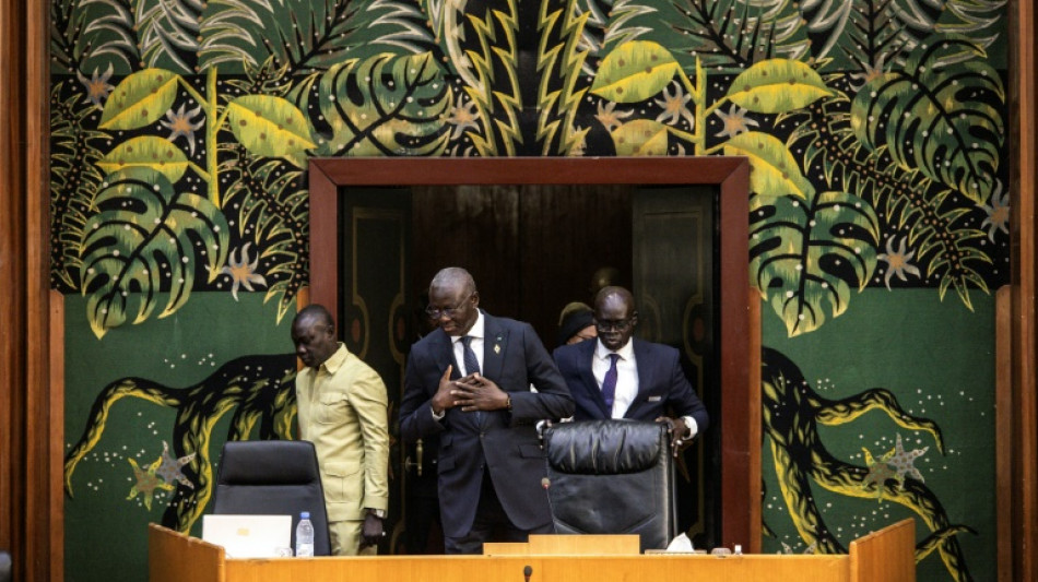 S&eacute;n&eacute;gal: les d&eacute;put&eacute;s d&eacute;battent d'amnistie en pleine crise politique