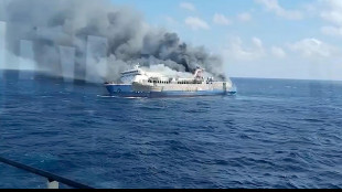 Incendio su un traghetto in Indonesia, 5 morti e 41 dispersi