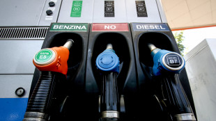 Mimit, prezzi carburanti in rialzo, benzina self a 1,957 euro
