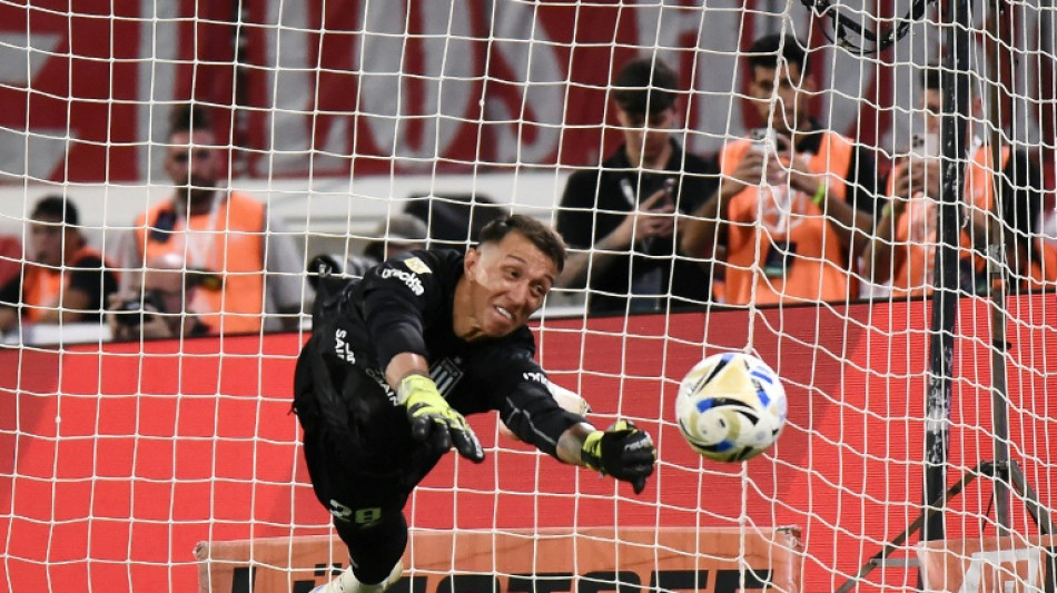 Inglaterra ser&aacute; um term&ocirc;metro para o Uruguai, diz Muslera