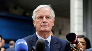 Barnier va tenter de r&eacute;pondre aux critiques sur son gouvernement menac&eacute; de censure