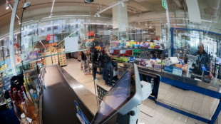 La hausse des prix alimentaires ralentit, mais la facture reste sal&eacute;e