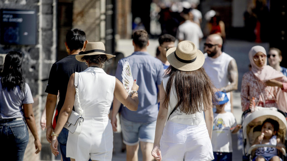 Con il caldo tornano i bollini rossi, venerdì in tre città