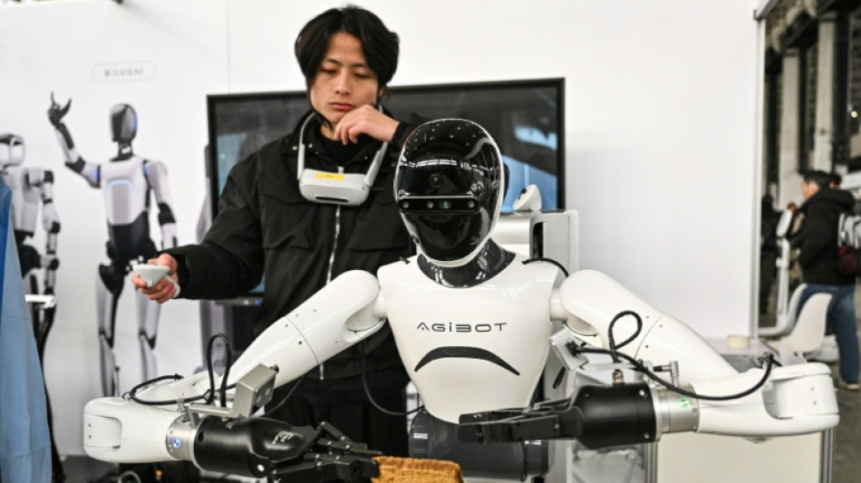 Un robot humanoide chino bate un r&eacute;cord mundial tras caminar durante tres d&iacute;as