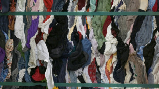 En pleine crise de la fili&egrave;re, une campagne incite &agrave; d&eacute;poser tous les textiles usag&eacute;s en bornes