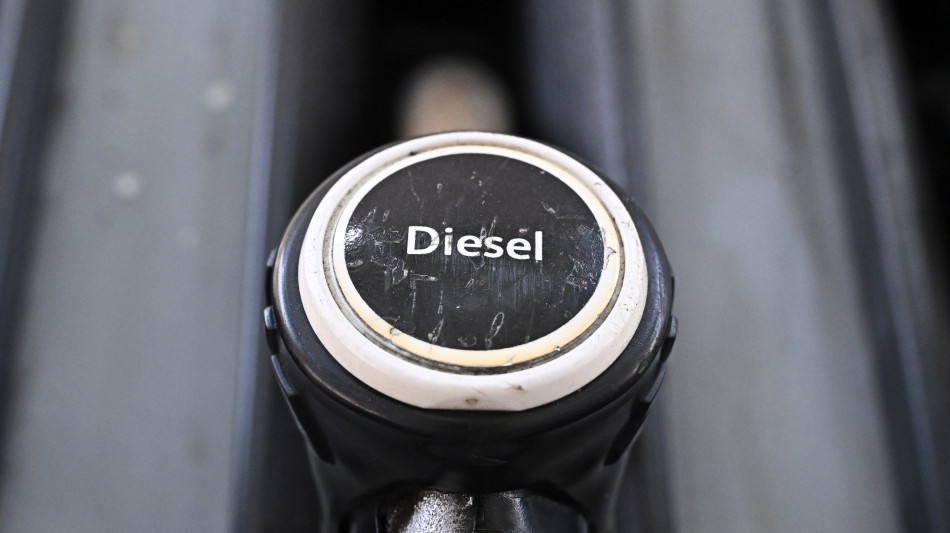 Mimit, il gasolio self risale a 2,1 euro al litro