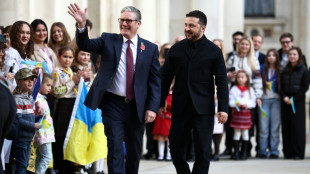 Starmer pede maior entrega de armas de longo alcance &agrave; Ucr&acirc;nia em encontro com Zelensky