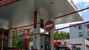 "C'est tendu": apr&egrave;s les frappes ukrainiennes, des Moscovites subissent les p&eacute;nuries de carburant