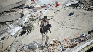 Venezuela earthquakes kill 920, tens of thousands missing