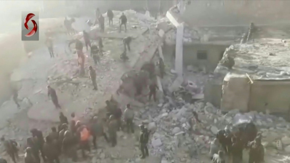 Diecis&eacute;is muertos al derrumbarse un edificio en Siria