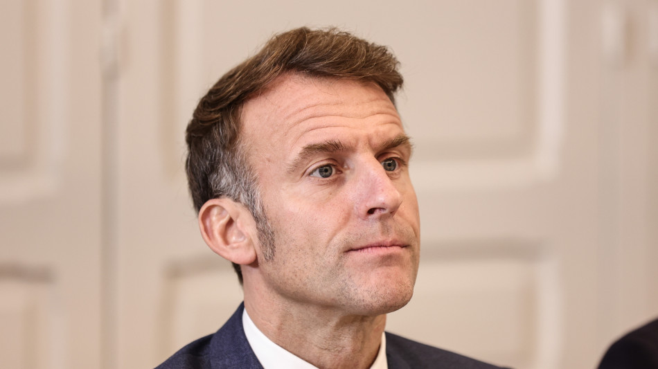 Macron, sugli asset congelati soluzione nei prossimi giorni