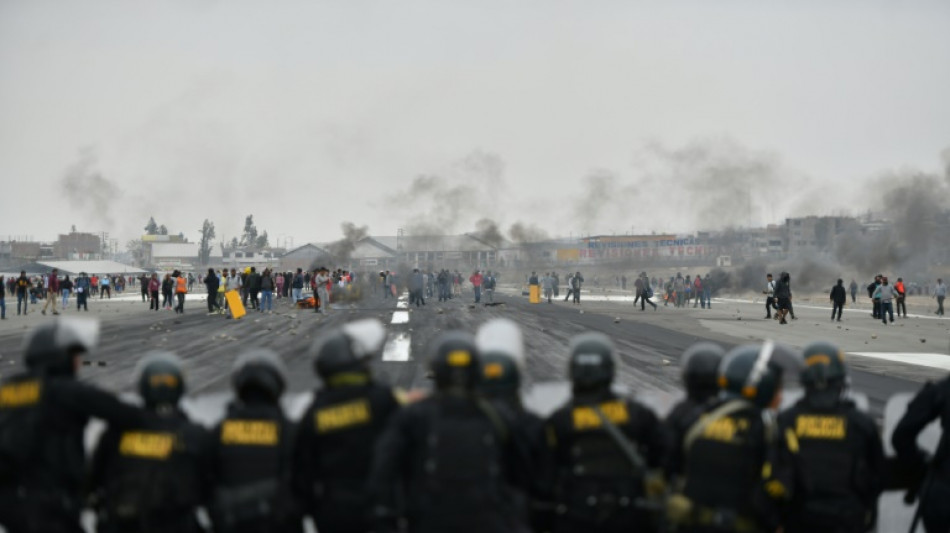 Cinco manifestantes mueren el lunes en Per&uacute; tras propuesta de elecciones anticipadas