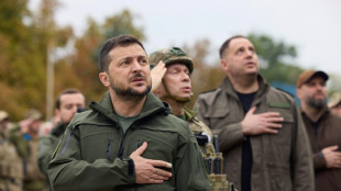 Selenskyj stattet Soldaten in umk&auml;mpfter Stadt Bachmut Besuch ab