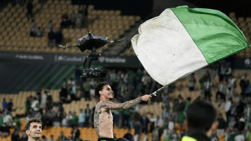 Betis vence Elche (2-1) e volta &agrave; Liga dos Campe&otilde;es ap&oacute;s 20 anos