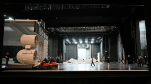 Dans les entrailles de l'Op&eacute;ra Bastille, le ballet des machinistes