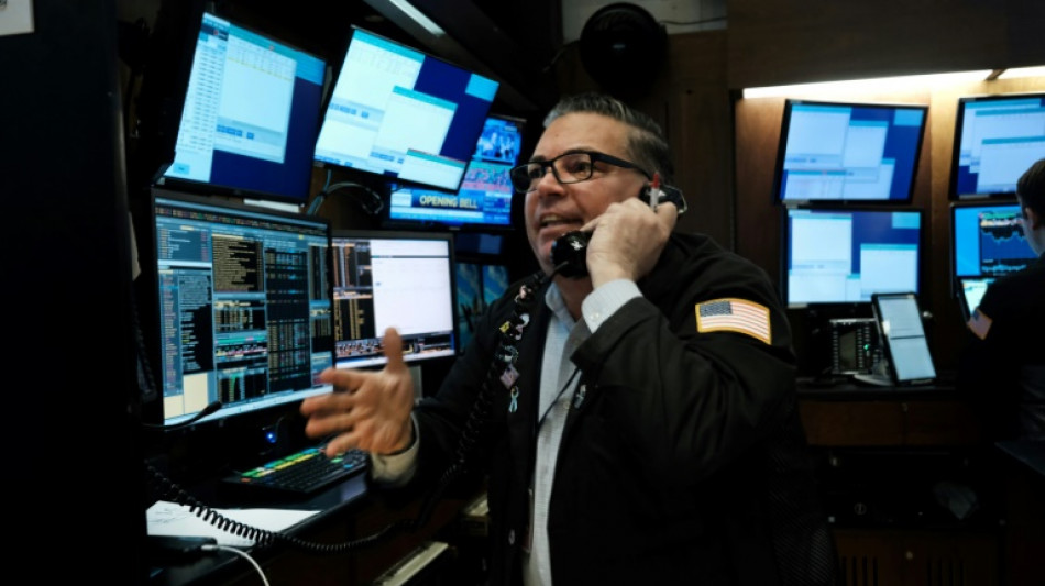 Wall Street sans direction, les soucis bancaires p&egrave;sent