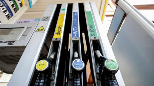 Prosegue rialzo dei prezzi carburanti, benzina self a 1,858