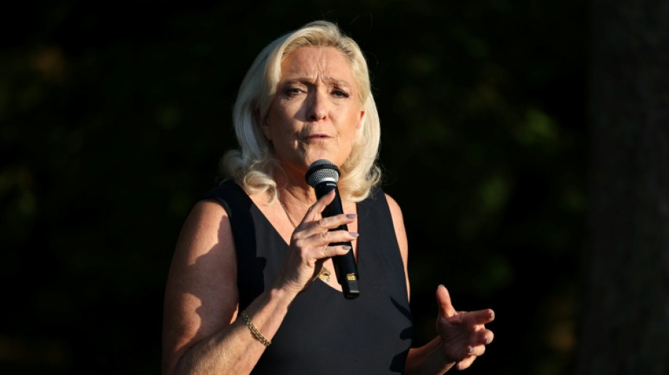 Journ&eacute;e cruciale pour la pr&eacute;sidentielle avec le d&eacute;nouement du proc&egrave;s Le Pen