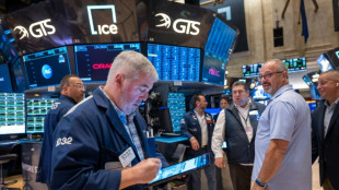 Wall Street cl&ocirc;ture en hausse, records pour le Dow Jones et le S&P 500