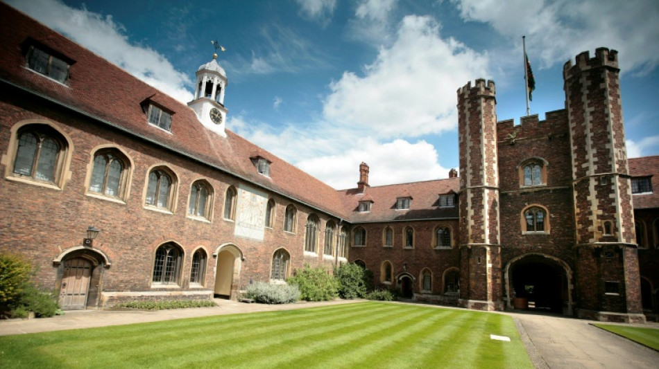 Cambridge revisar&aacute; seu processo de contrata&ccedil;&atilde;o ap&oacute;s esc&acirc;ndalo por suposto pl&aacute;gio