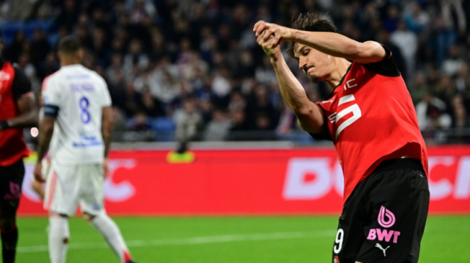 Est&eacute;ban Lepaul, artilheiro da Ligue 1, renova com o Rennes