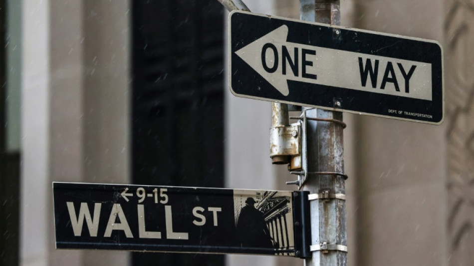 Wall Street surmonte les mauvaises nouvelles, finit en ordre dispers&eacute;