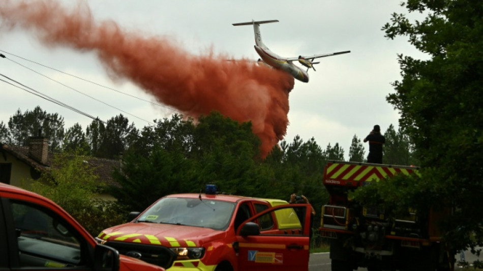 Landes : le feu ne progresse plus, mais "n'est pas en voie" d'&ecirc;tre "fix&eacute;"