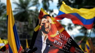 Military salutes and K-pop madness shake up Colombia campaigning