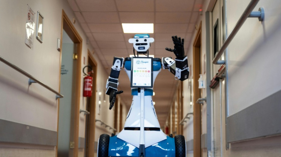 Un hospital de Mil&aacute;n pone a prueba un robot que promete liberar tiempo al personal sanitario