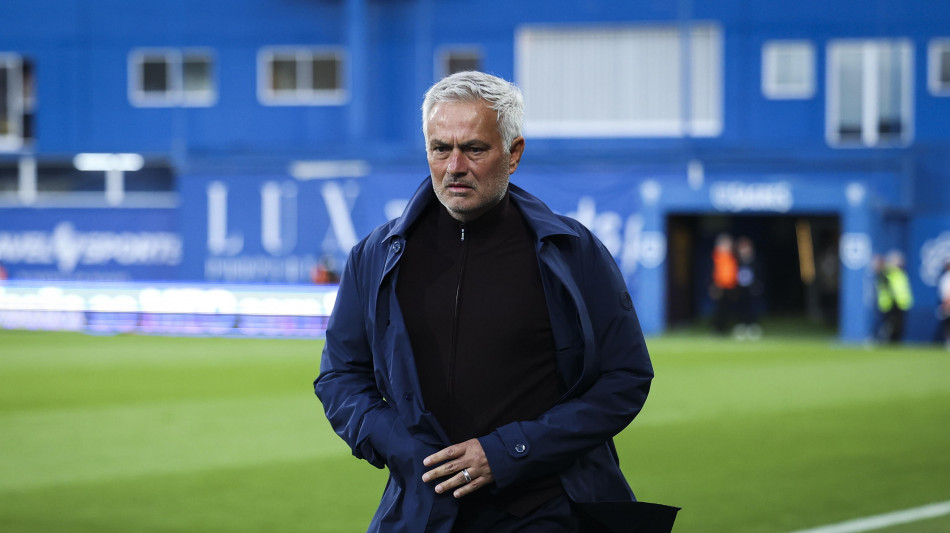 Calcio: Mourinho si presenta al Real, 'qui per aiutare e non per criticare'