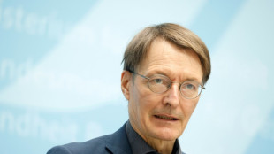 Lauterbach k&uuml;ndigt Verlegung von Klinikpersonal auf Kinderstationen an