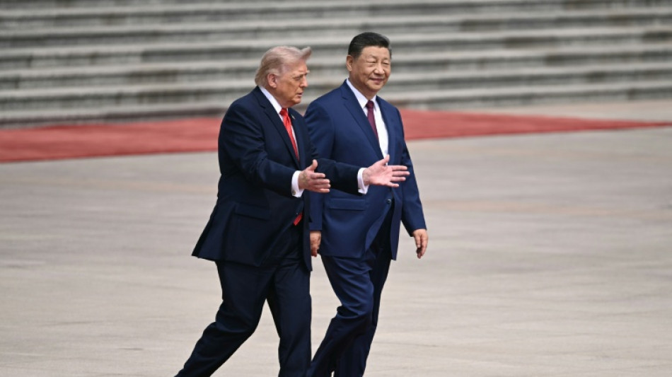 Stocks diverge tracking tech, US-China talks