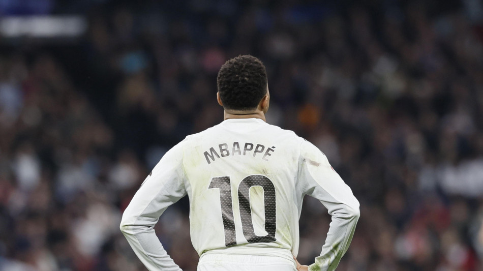 Calcio: Mbapp&eacute; invia l'ufficiale giudiziario al Psg, "mi deve 5,9 milioni"