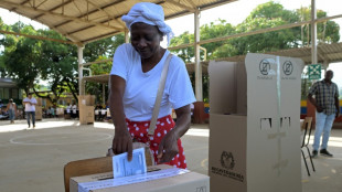 Pro-Trump presidential hopeful takes early lead as Colombia counts votes