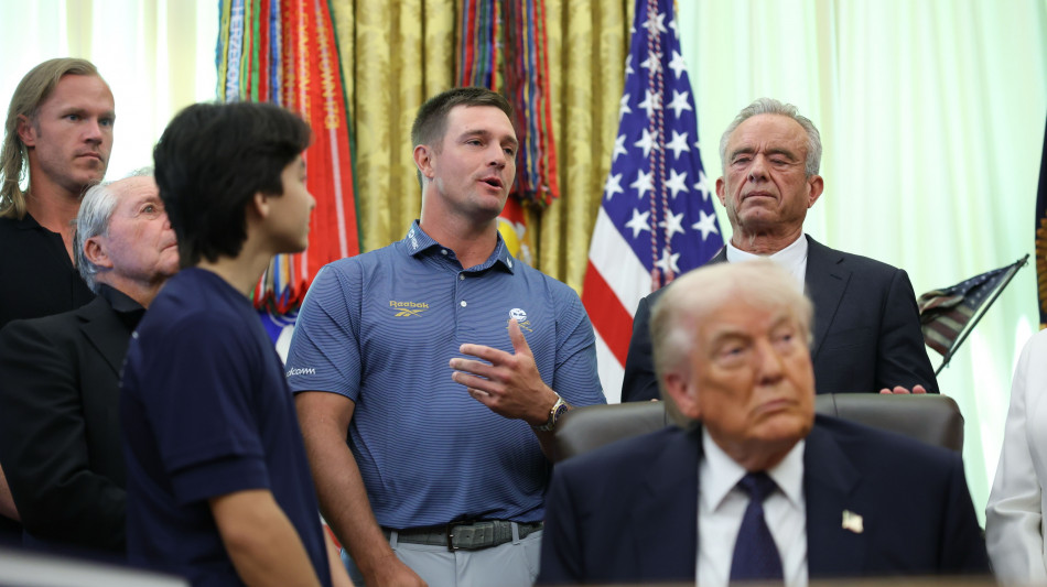 Trump, 'se l'Iran accetta l'accordo, Hormuz sar&agrave; riaperto a tutti'