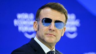 Derri&egrave;re les lunettes du pr&eacute;sident Macron, les d&eacute;fis d'un savoir-faire fran&ccedil;ais