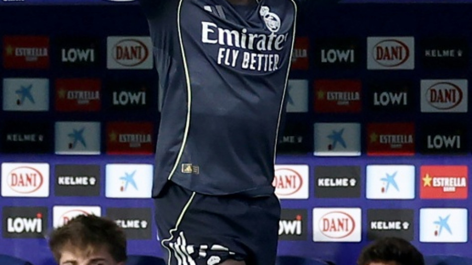 Ferland Mendy sofre nova les&atilde;o e volta a ser desfalque no Real Madrid