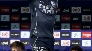 Ferland Mendy sofre nova les&atilde;o e volta a ser desfalque no Real Madrid