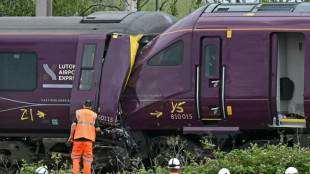 Collision ferroviaire en Angleterre: un conducteur de train d&eacute;c&eacute;d&eacute;, 28 personnes toujours hospitalis&eacute;es