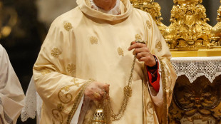 Il protodiacono card.Mamberti pronuncia l'Habemus Papam