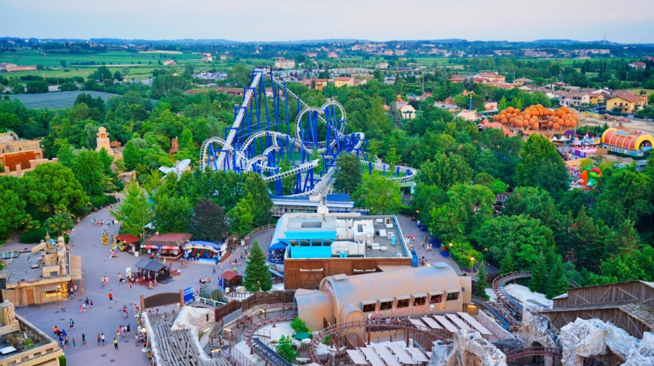 Incendio a Gardaland, fiamme in un'attrazione in legno