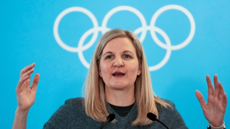COI devolve hino e bandeira aos bielorrussos, mas n&atilde;o aos russos