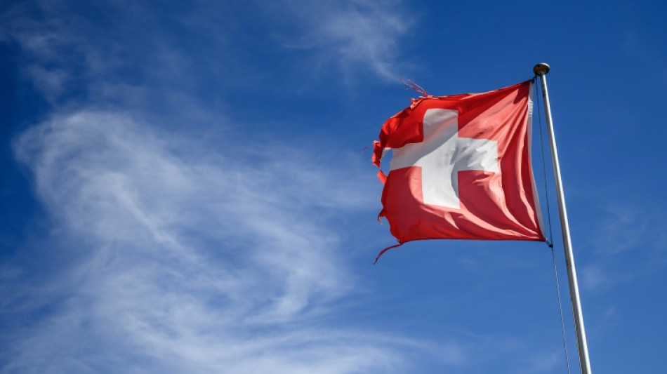Su&iacute;&ccedil;os rejeitam referendo para refor&ccedil;ar neutralidade do pa&iacute;s