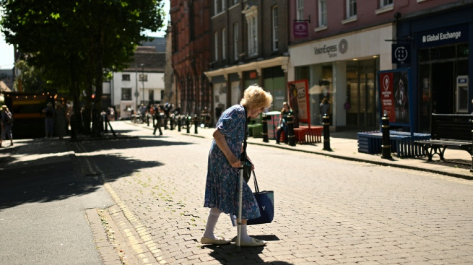At-risk UK elderly bid to stay cool as heatwave bears down