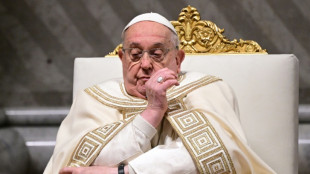 Nuit paisible pour le pape, hospitalisé pour pneumonie