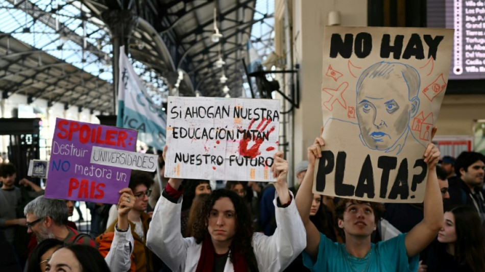 Argentinos protestam contra cortes nas universidades p&uacute;blicas