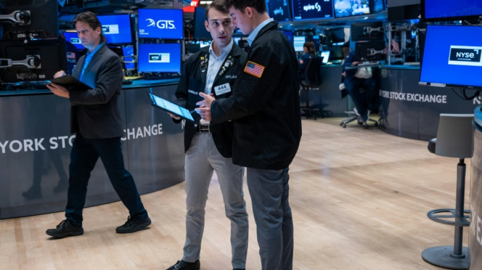 Wall Street en l&eacute;g&egrave;re hausse, dig&egrave;re bien le ralentissement de l'emploi